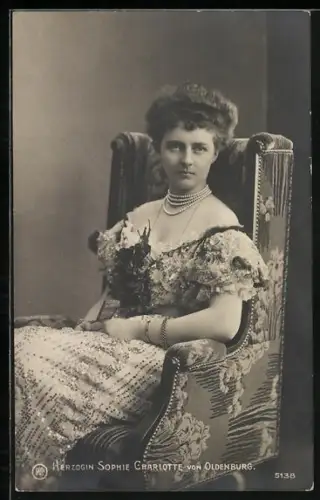 AK Herzogin Sophie Charlotte von Oldenburg mit Halskette