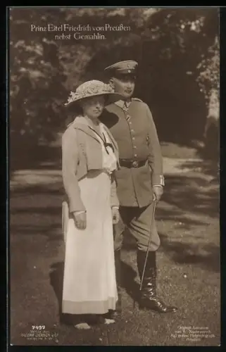 AK Prinz Eitel Friedrich von Preussen in Uniform mit seiner Gemahlin mit Hut