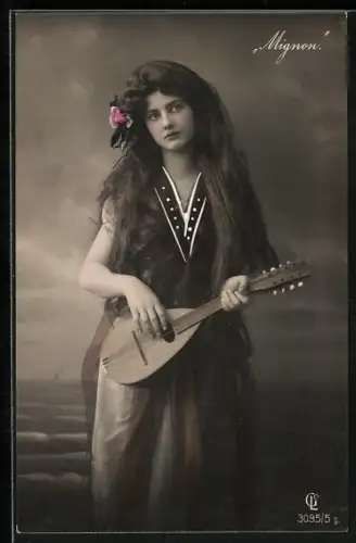 AK Mignon mit Mandoline