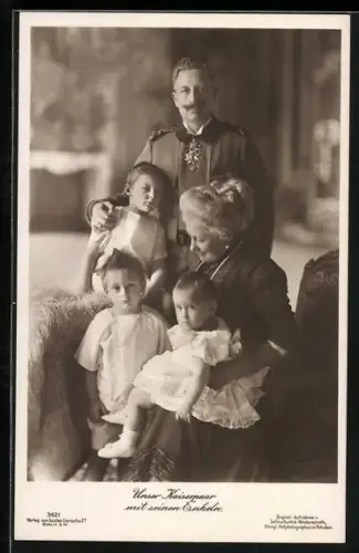 AK Kaiserin Auguste Victoria von Preussen und Kaiser Wilhelm II. mit den Enkeln