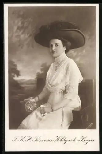 AK Prinzessin Hildegarde von Bayern mit Rosen