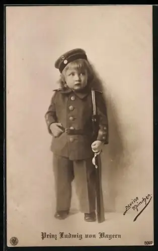 AK Prinz Ludwig von Bayern in Uniform mit Spielzeuggewehr