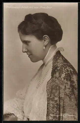 AK Prinzessin Adalbert von Preussen mit Schmuck im schönen Kleid, Profilnsicht