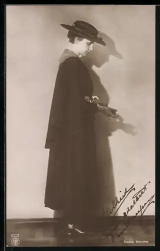 AK Prinzessin Adelheid von Preussen mit Hut und Mantel