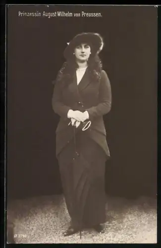 AK Prinzessin August Wilhelm von Preussen im Mantel