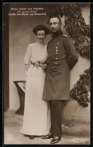 AK Prinz Oskar von Preussen mit seiner Braut Gräfin Ina Marie von Bassewitz