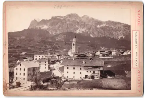 Fotografie J. Gugler, Bozen, Ansicht Cortina D'Ampezzo, Ortsansicht mit Tofana in den Dolomiten