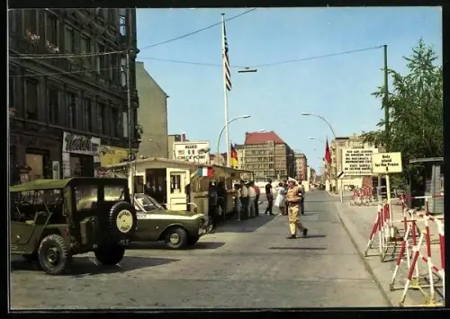 AK Berlin, Grenze am Checkpoint Charlie, Passierstelle Friedrichstrasse