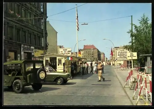 AK Berlin-Kreuzberg, Grenze, Zoll, Polizist, Polizei-Auto, Fahnenmast