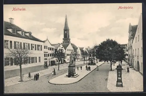 AK Kelheim, Marktplatz mit Denkmälern u. Kirchturm aus der Vogelschau, Wettersäule