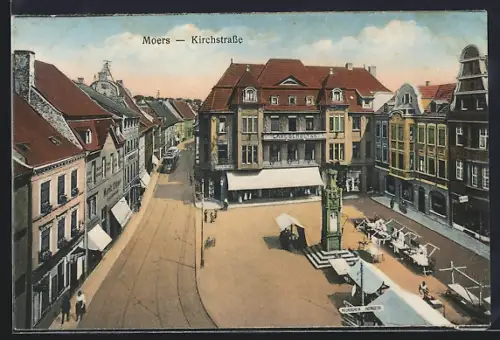 AK Moers, Kirchstrasse mit Strassenbahn u. Marktplatz aus der Vogelschau, Marktstände, Denkmal, Geschäft Carl Schultze