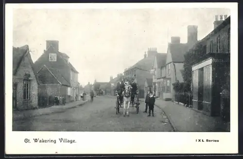 AK Gt. Wakering Village, Teilansicht mit Häuserfassaden und Strasse