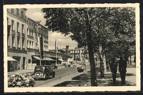 AK Wiesbaden, Wilhelmstrasse mit Gasthof, Nationalflaggen