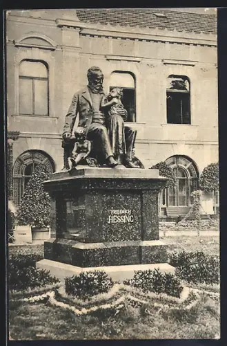 AK Göggingen / Schwaben, Hofrat Hessing-Denkmal