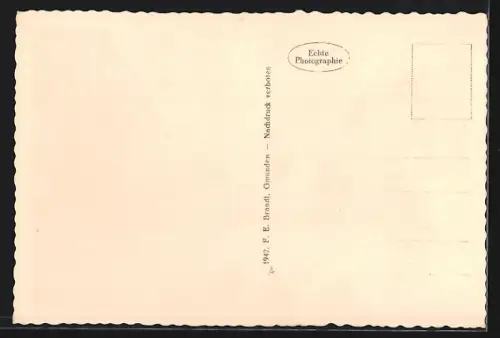 AK Vöcklabruck /O. Ö., Strassenpartie mit Geschäften