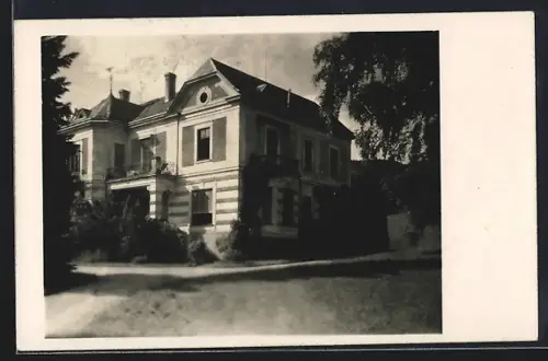 Foto-AK Payerbach, Villa mit Strassenpartie