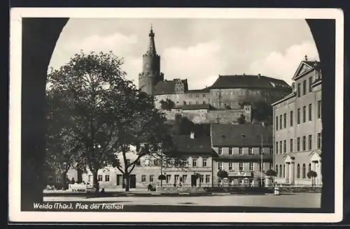 AK Weida / Thür., Platz der Freiheit mit Hotel Thüringer Hof