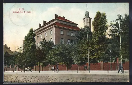 AK Kiel, Kutschen und Passanten vor dem Königlichem Schloss