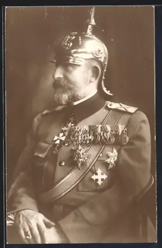 Foto-AK Porträt König Ferdinand I. von Rumänien in Uniform mit Pickelhaube