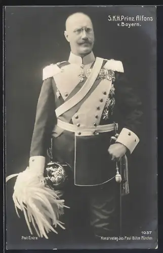 AK S. K. H. Prinz Alfons von Bayern in Uniform mit Orden
