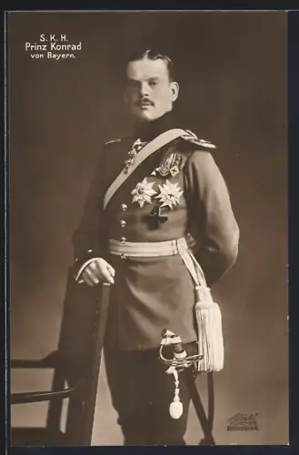 AK Prinz Konrad von Bayern in Uniform mit Orden
