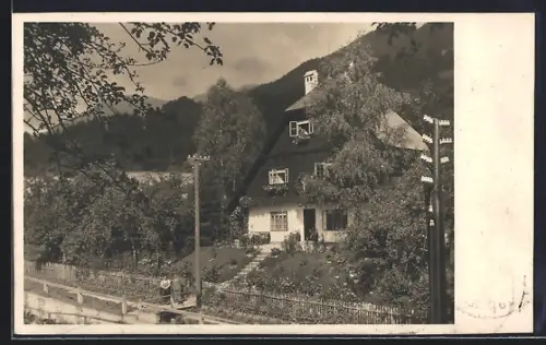 Foto-AK Prein a. Rax, Paar vor ihrem Wohnhaus