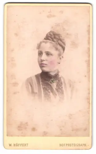 Fotografie W. Höffert, Berlin, Leipziger Platz 12, Porträt einer Dame 1890