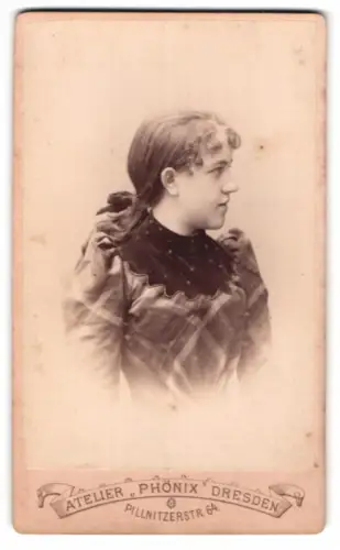 Fotografie Atelier Phönix, Dresden, Pillnitzerstr. 64, Martha im Profilansicht 1892