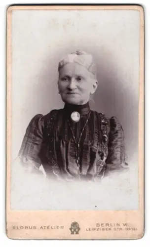 Fotografie Globus Atelier, Berlin, Leipziger Str. 132/135, Frau Karluvski 1904