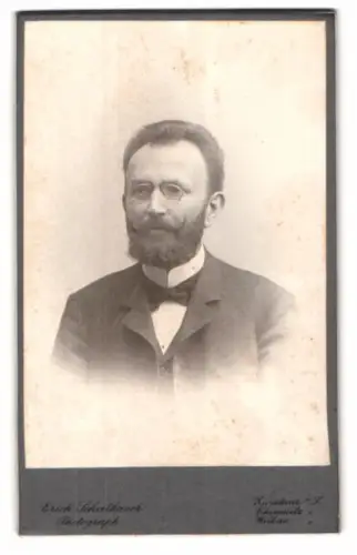 Fotografie Erich Scheithauer, Zwickau, Hans im Porträt mit Brille
