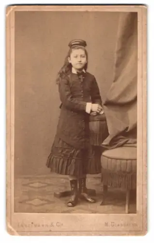Fotografie Engelmann & Cie, M. Gladbach, Crefelder-Strasse 52a, Emma S. mit 11 Jahren