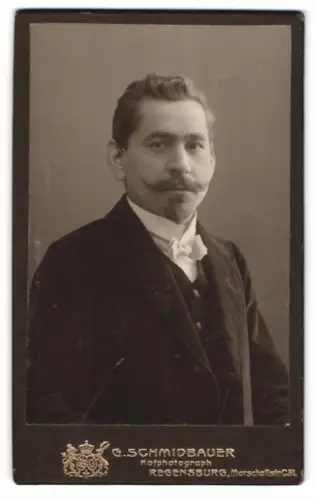 Fotografie G. Schmidbauer, Regensburg, Marschallstr. 51, Paul Rötzer im Porträt