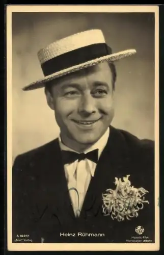 AK Schauspieler Heinz Rühmann mit Strohhut posierend, Autograph