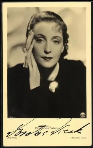 AK Schauspielerin Dorothea Wieck im Portrait, Autograph