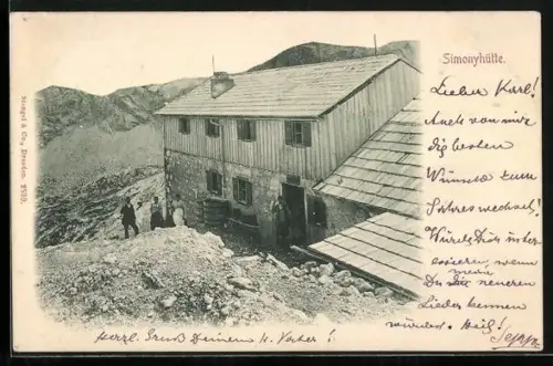 AK Simonyhütte, Wanderer an der Berghütte