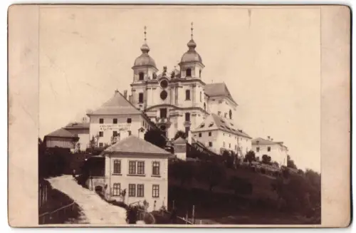 Fotografie Aug. Stauda, Wien, Ansicht Sonntagberg, Basilika mit Gasthaus J. Halbmayr