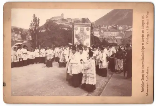 Fotografie J. Heindl, Wien, Ansicht Lourdes, feierlicher Einzug der österr. Pilger am 16. August 1886, Prozession