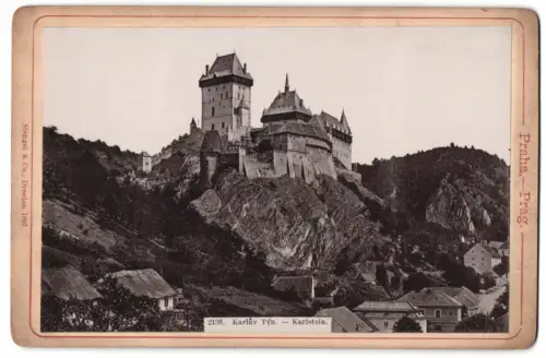 Fotografie Stengel & Co., Dresden, Ansicht Karlstein / Karluv Tyn, Blick nach der Burg Karlstein