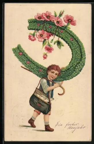 AK Junge trägt ein geschmücktes Hufeisen, Kleeblatt