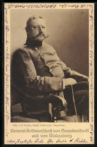 AK Portrait Generalfeldmarschall Paul von Hindenburg sitzend in Uniform