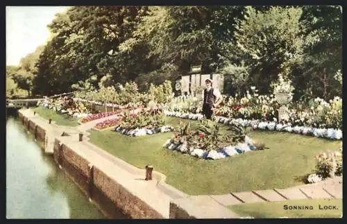 AK Sonning Lock, Uferpartie mit Beeten