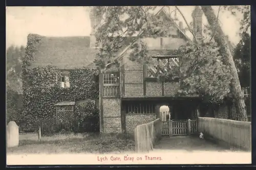 AK Bray on Thames, Lych Gate