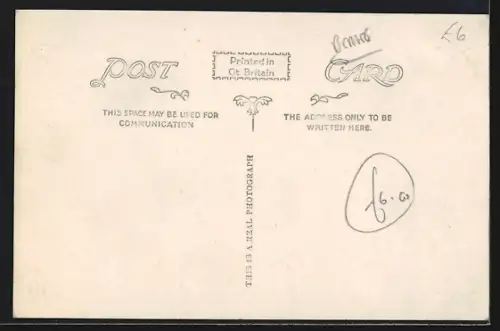 AK Pangbourne, Village