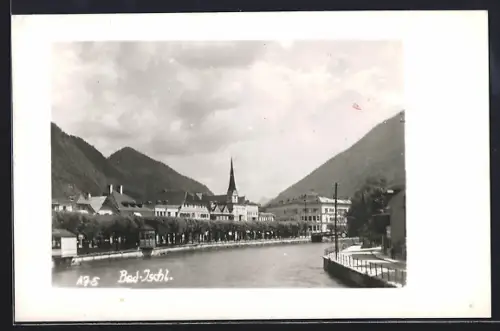 AK Bad Ischl, Uferpartie mit Kirche