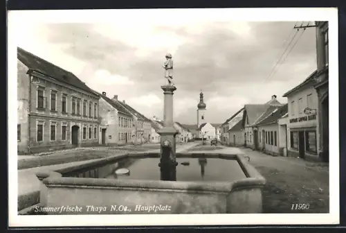 AK Thaya, Partie am Hauptplatz mit Brunnen