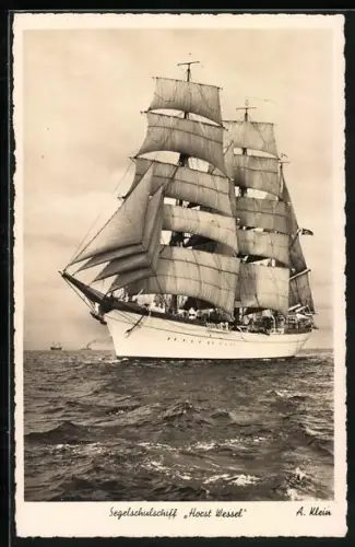 AK Segelschiff  auf unruhiger See, Kriegsmarine