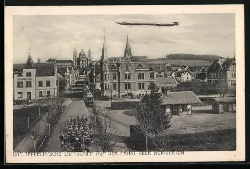 AK Weingarten i. Württbg., Das Zeppelinsche Luftschiff auf der Fahrt über den Ort