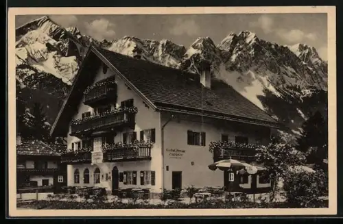 AK Garmisch /Bayerisches Hochgebirge, Gasthof und Pension Zugspitze gegen die Berge
