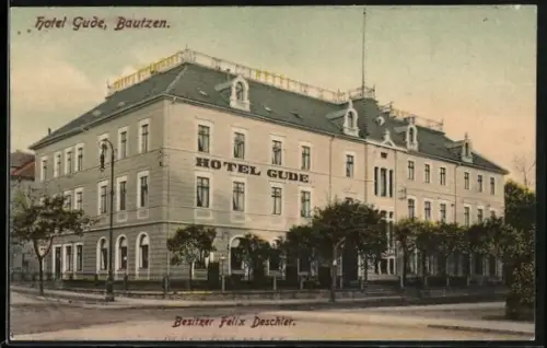 AK Bautzen, Hotel Gude F. Deschler mit Strassenkreuzung