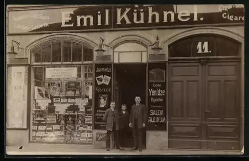 Foto-AK Zittau, Tabakwaren Emil Kühnel, Marktplatz 11